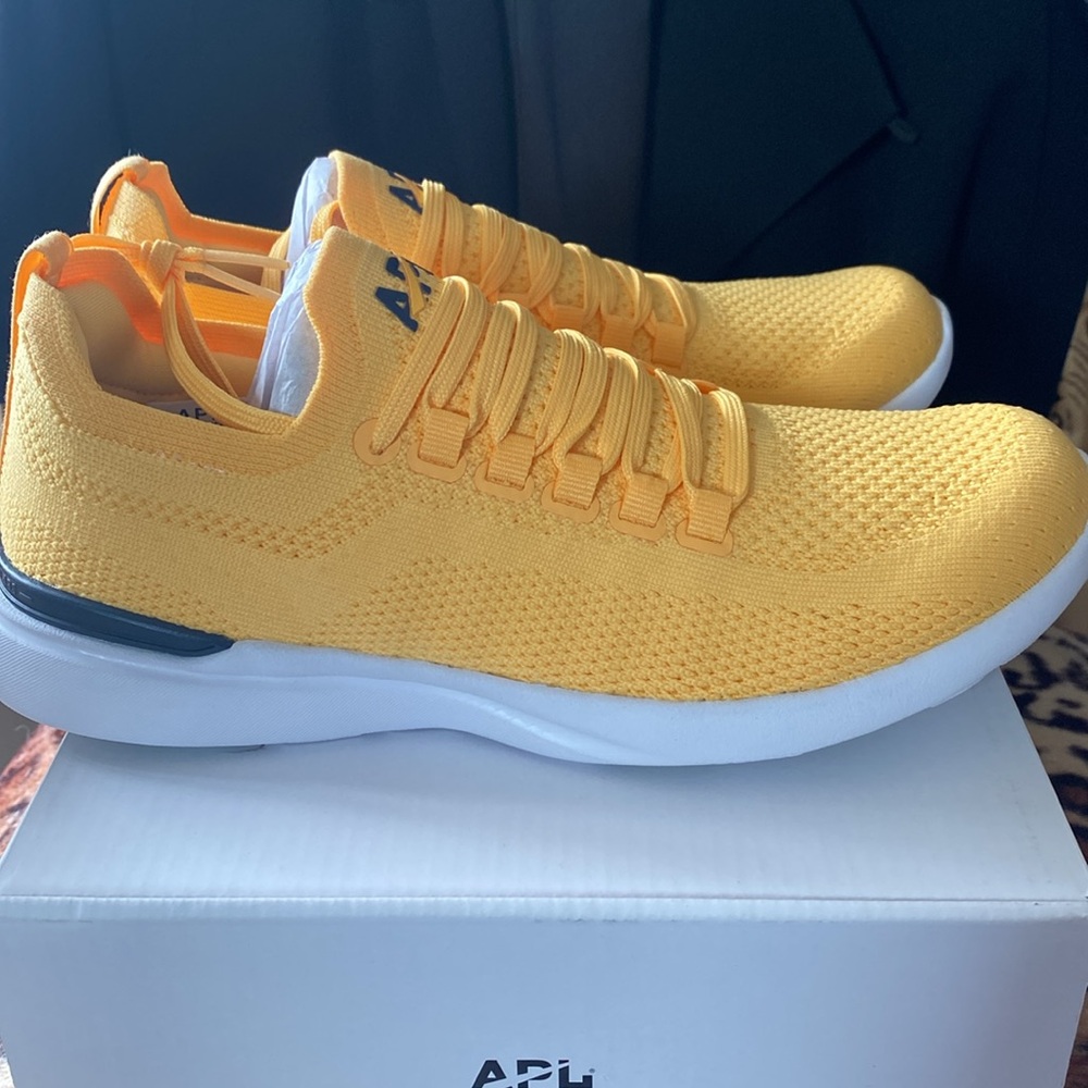 NIB APL Women,s Techloom Breeze Marigolds/Midnight White lowest price no offers - Picture 4 of 6